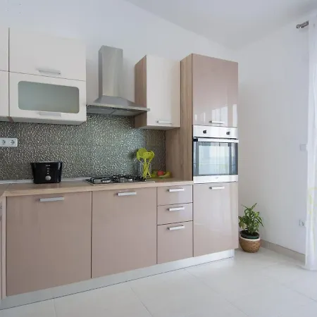 In Seget Donji With Terrace * トロギール